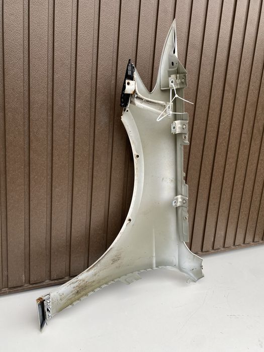 Aripa dr fata vw Passat B8 cod culoare LC9A cu suporiti si bandou 2015