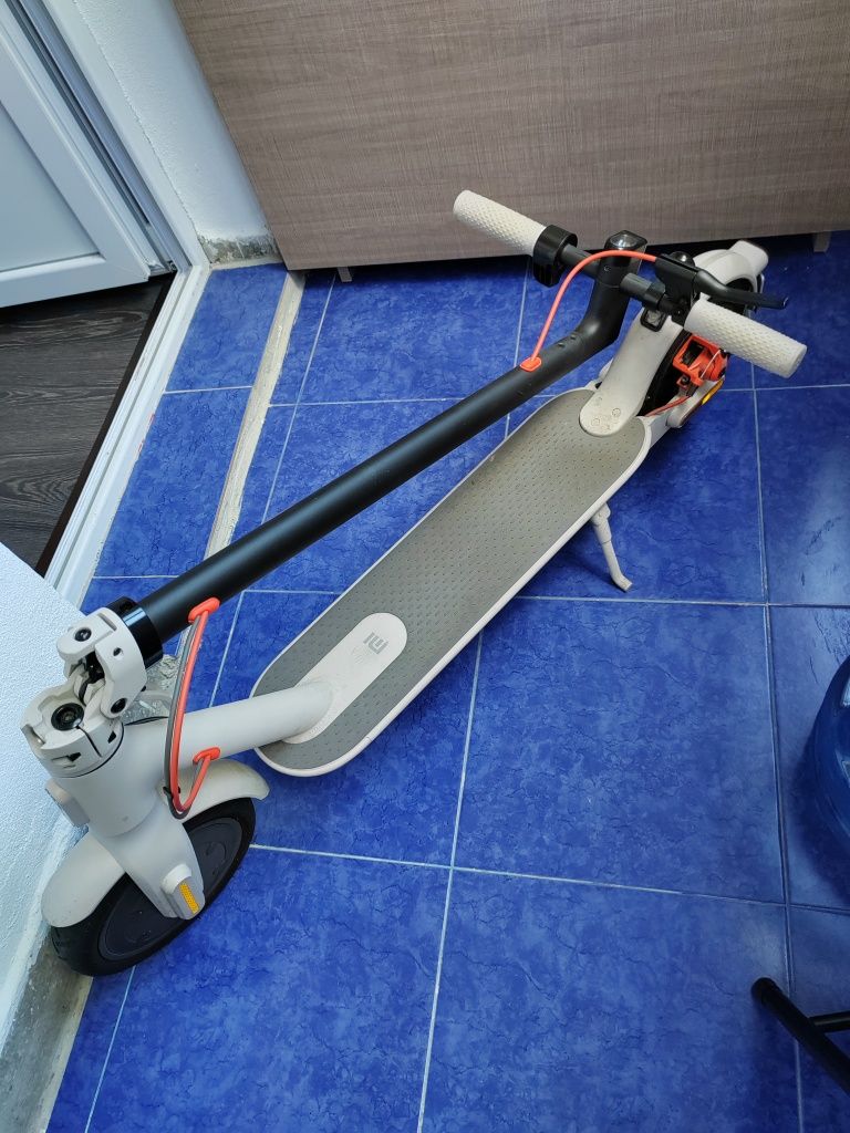 Trotineta electrica Xiaomi Mi Electric Scooter 3