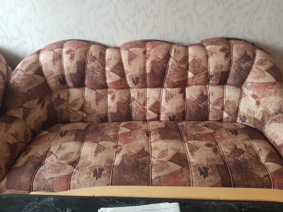 Продавам 3 местен диван