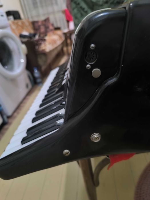 Продавам акордеон WELTMEISTER SUPITA