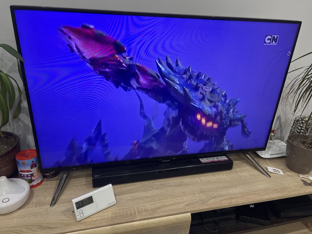 Телевизор Panasonic 48 инча ultra HD