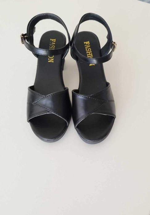 Летни обувки нови