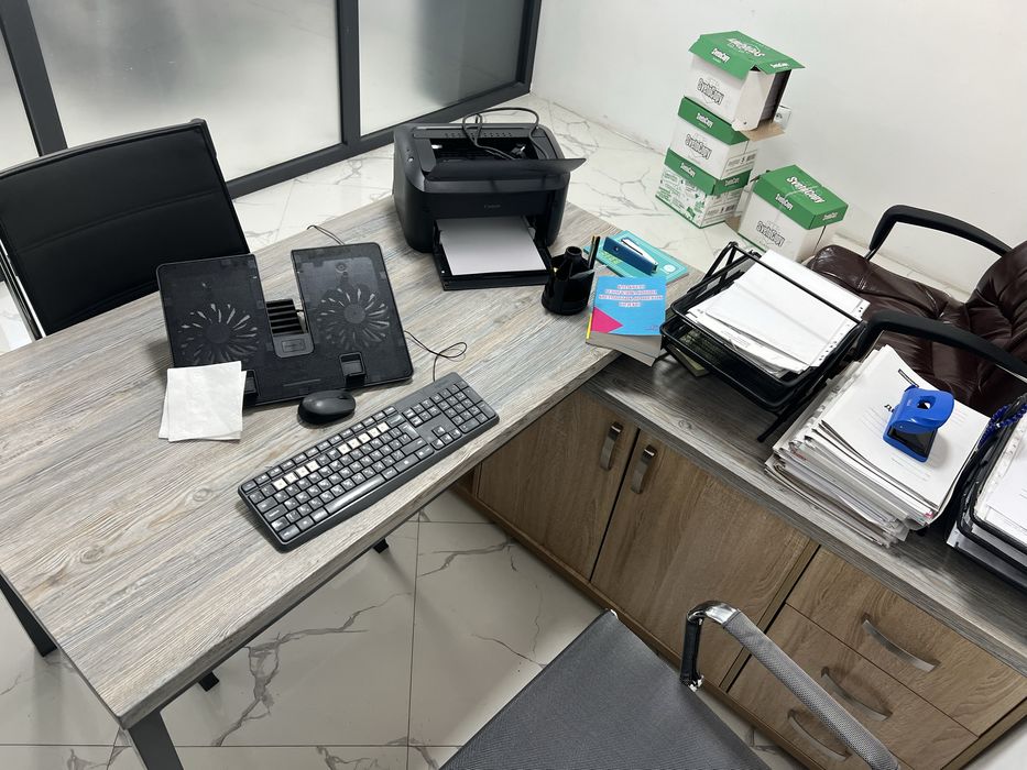 Продаётся офисный стол, Офистік үстел сатылады