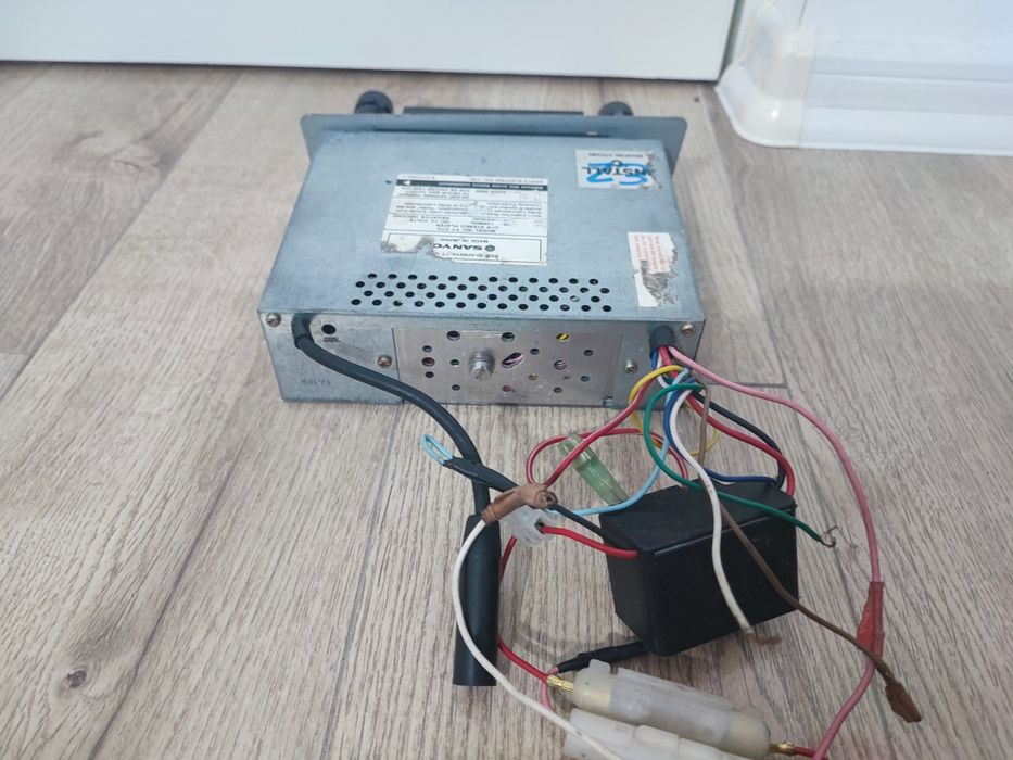 Radio casetofon auto Sanyo FT C70 vintage clasic 1990