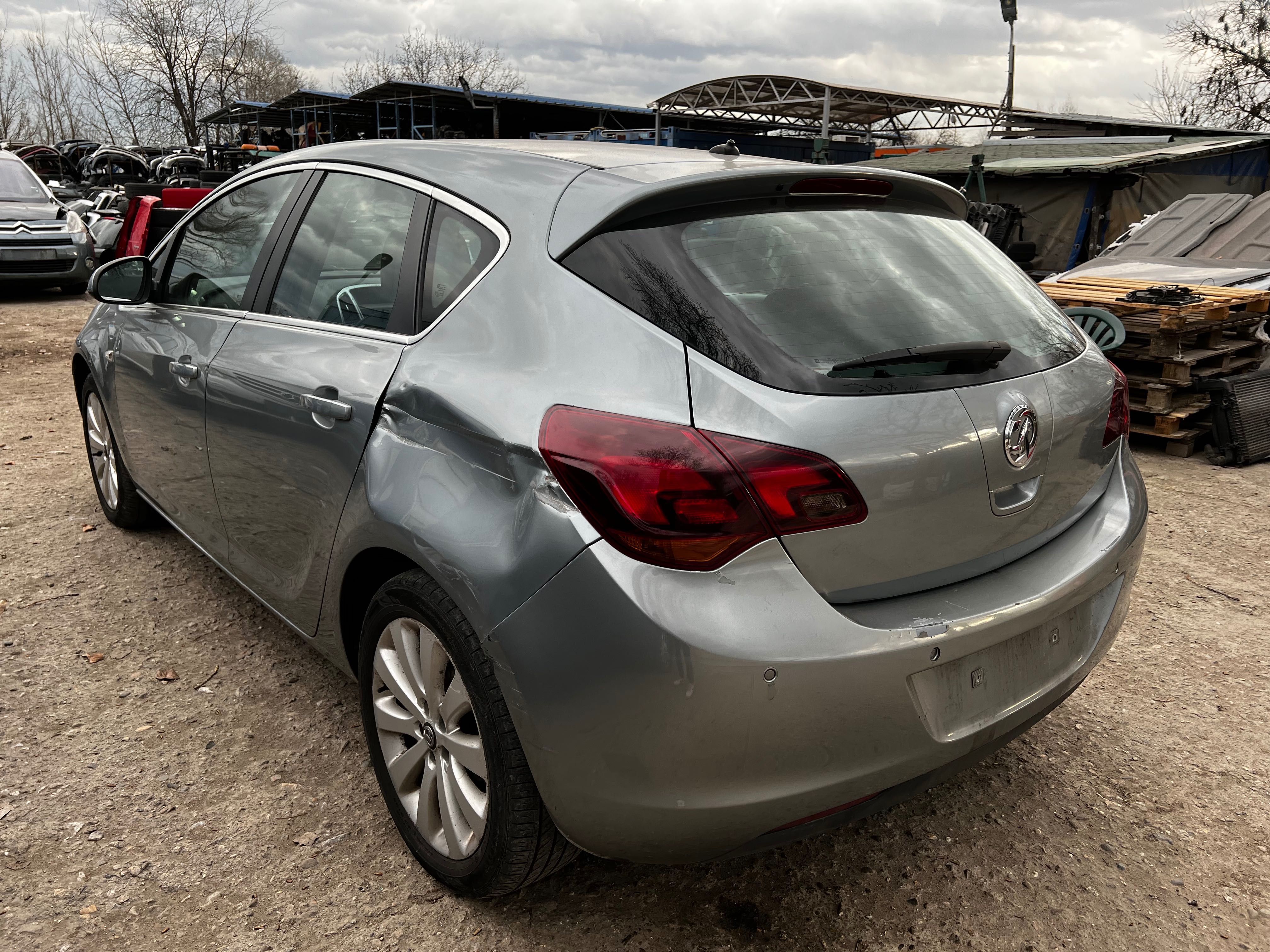 Opel Astra J 1.6 i. 2011г. на части