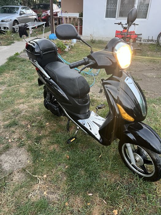 Vând scuter electric