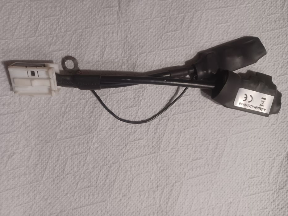 Vând  bluetooth  adaptor  universal