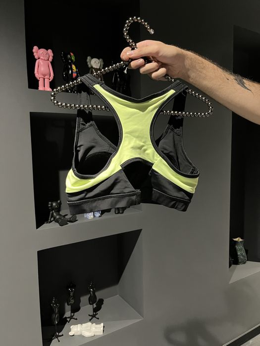 Спортивный топ женский