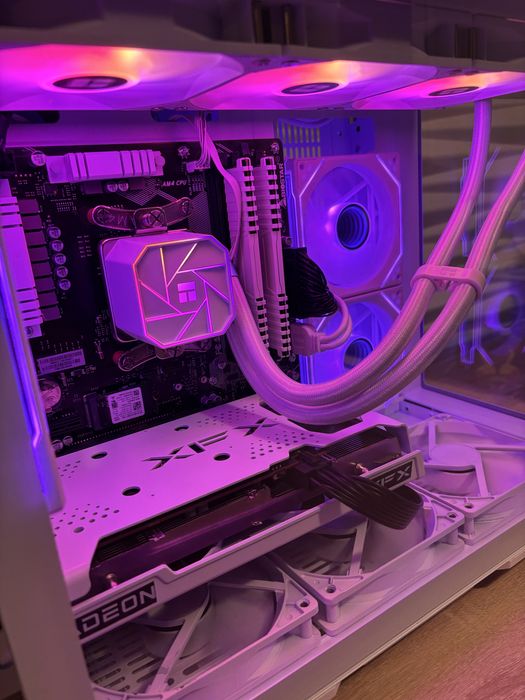 Бял Геймърски компютър Ryzen 5600X, Aio, RX6600, 32 ram, 512 ssd, 550W