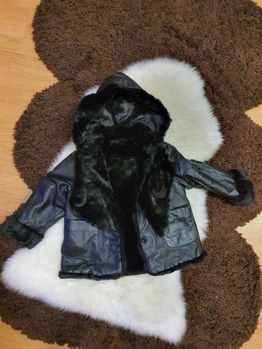 Haina cu doua fete blanita si piele fete vârsta 3-4 ani