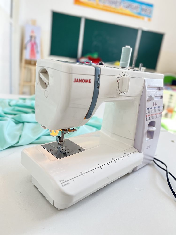 срочно продам швейную машину