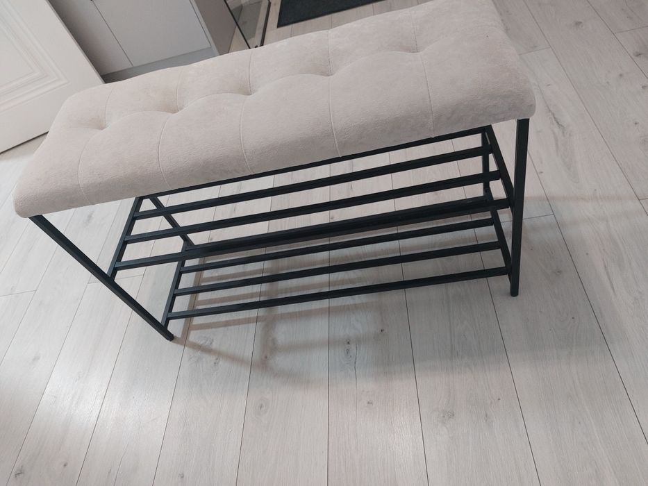 Продаю обувницу новую. Цвет светлый беж