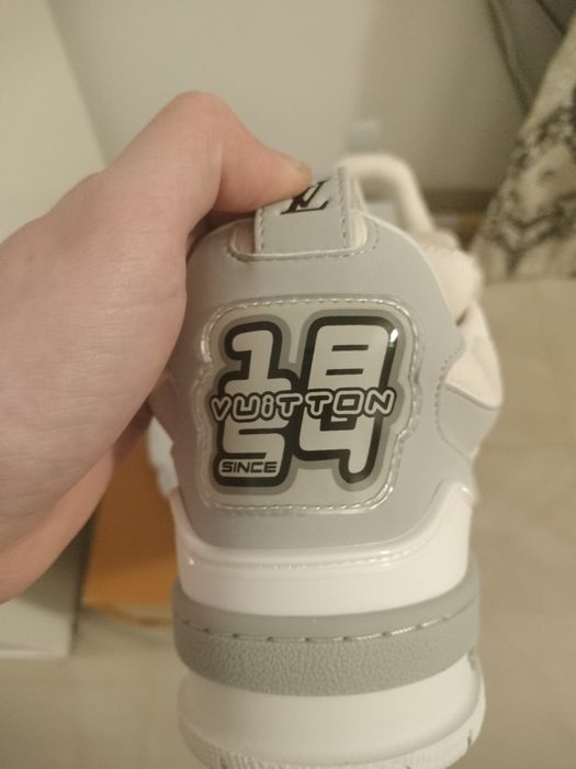 LV skate alb și gri