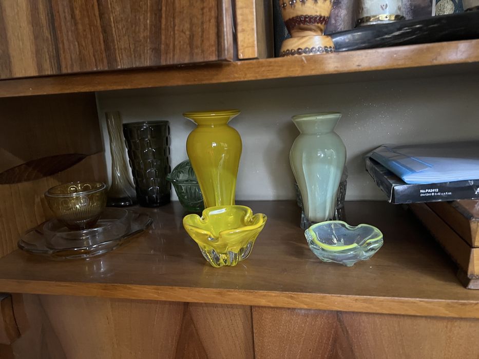 Bibelouri si mobila veche