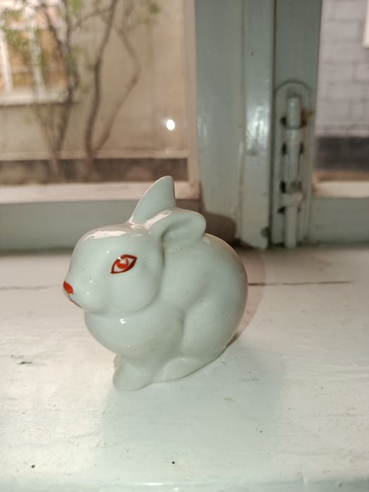 Фарфоровый зайчик новый