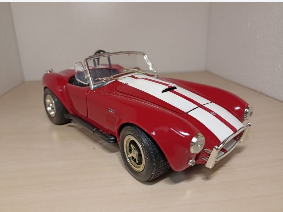 Shelby Cobra 118
Scara 1:18
Produs ERTL

Material metal+plastic

Pozel