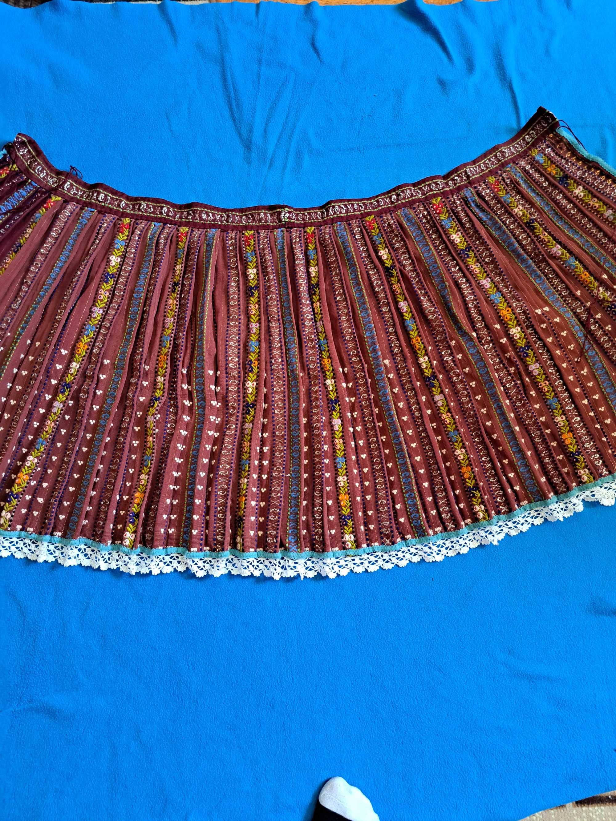 Opreg vechi  port popular specific oltenesc 65-70 ani vechime