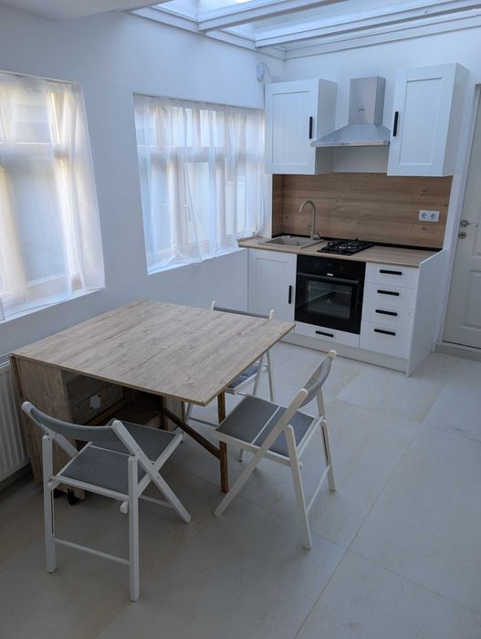 Apartament de inchiriat -  2 Camere si Bucatarie Open Space