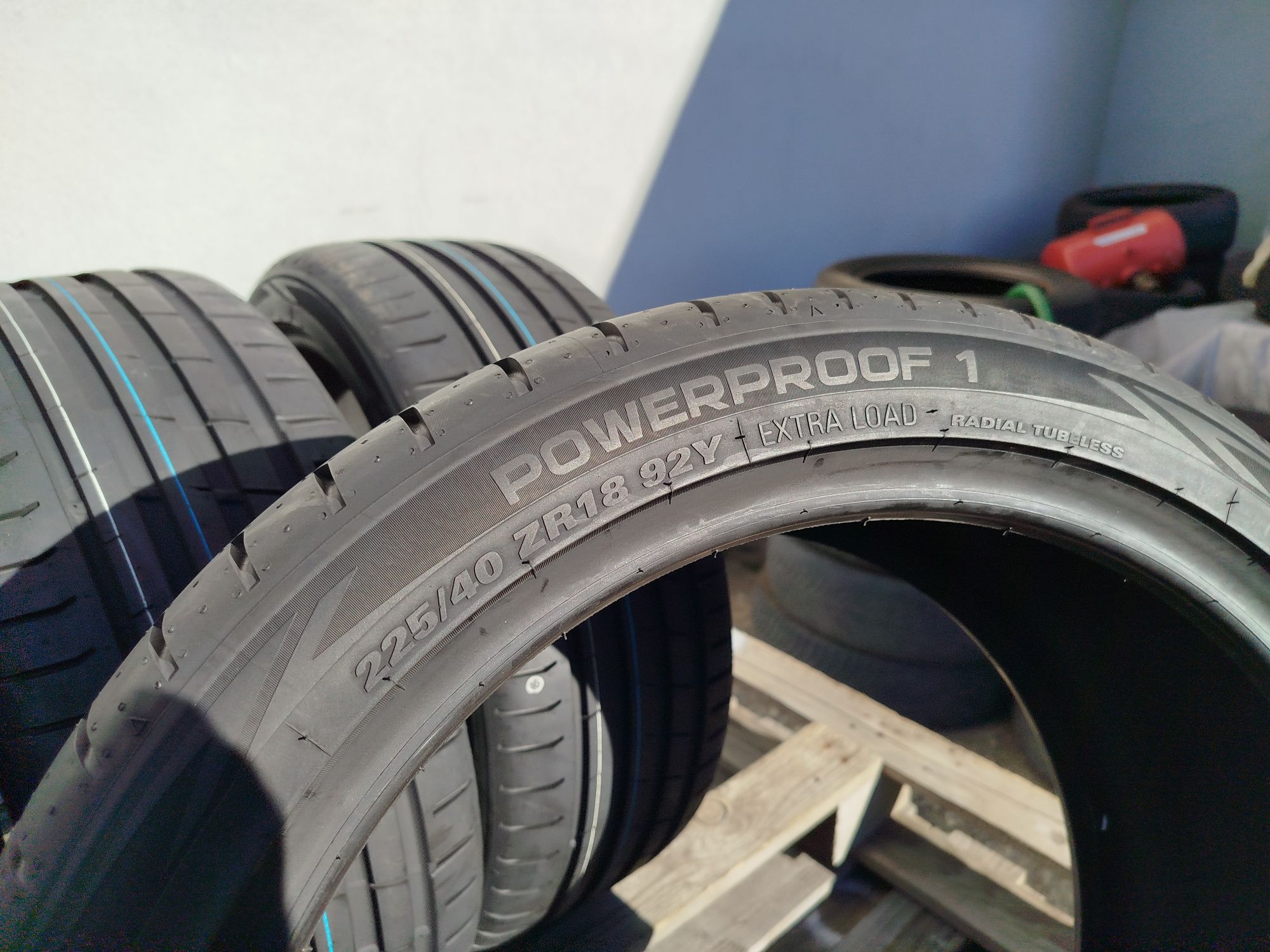 225/40/18 Нокиан ДОТ 2024 г - Чисто Нови