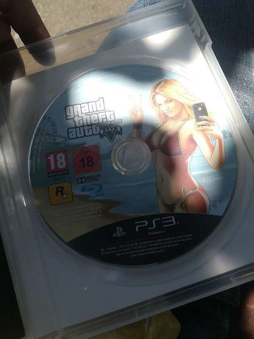 vand ps3 modat  cu 5 jocuri