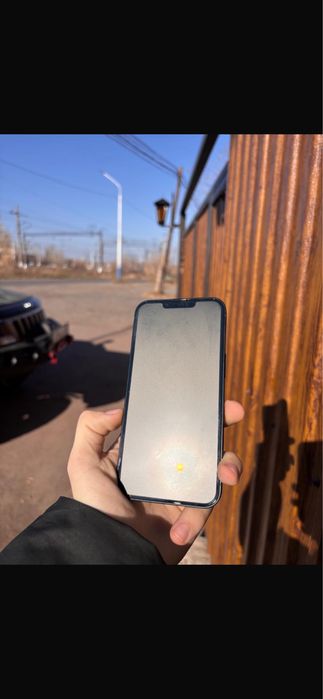 Продам Iphone 13
