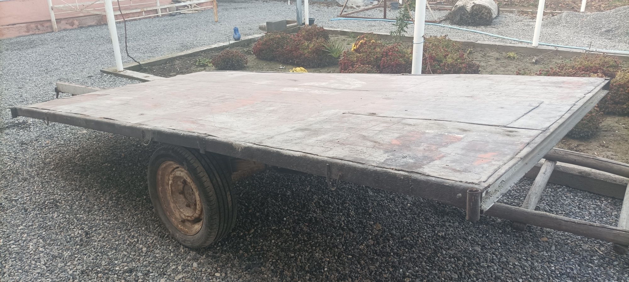 Pritsep, uzunligi 3.55, eni 1.75, konteyner list