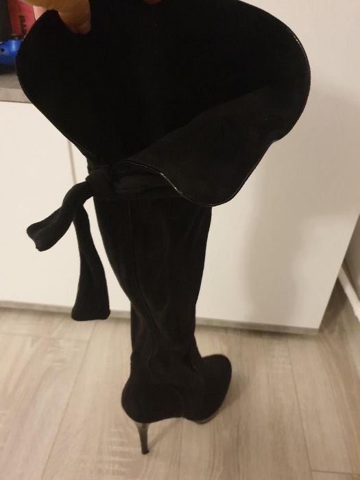 Cizme inalte din piele intoarsa