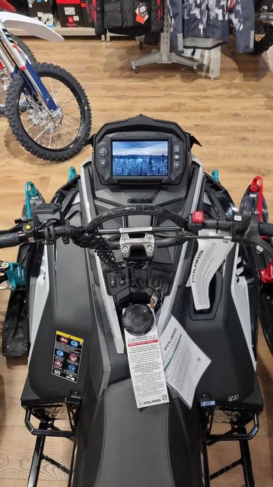 Snowmobil Polaris Boost RMK KHAOS Slash 155 2025