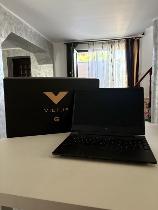Vând / schimb laptop gaming HP Victus 15-fb0016nq