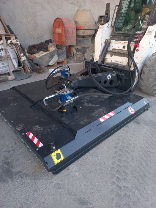 Tocator vegetație.freza pământ.matura hidraulică,bobcat Mustang