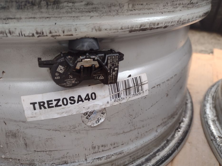 Топ състояние Dezent 16-5x114.3 ET40 6.5j Рено Меган