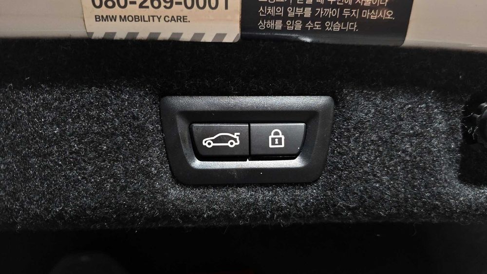 BMW 5-Series 520i Luxury   02