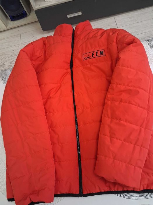 Продавам зимно дамско яке Flair с две лица