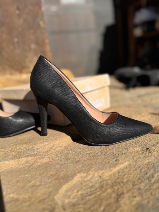 Carolie елегантни токчета