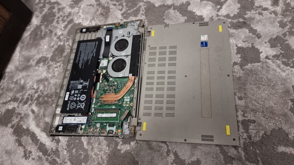 Laptop Acer Aspire A515-56 – pentru piese sau reparare