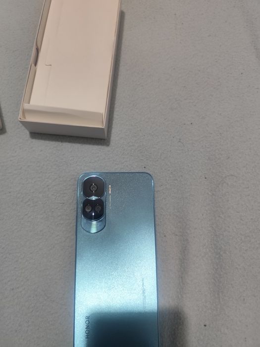 Vând Honor 90 lite