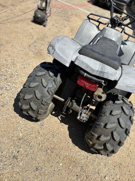 Vand doua atv-uri in stare buna de functionare
