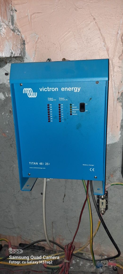 Vând charger (încărcator)baterii sistem fotovoltaic