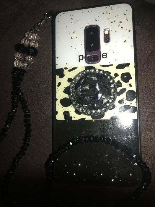 SAMSUNG S9plus с 3 калъфа за него