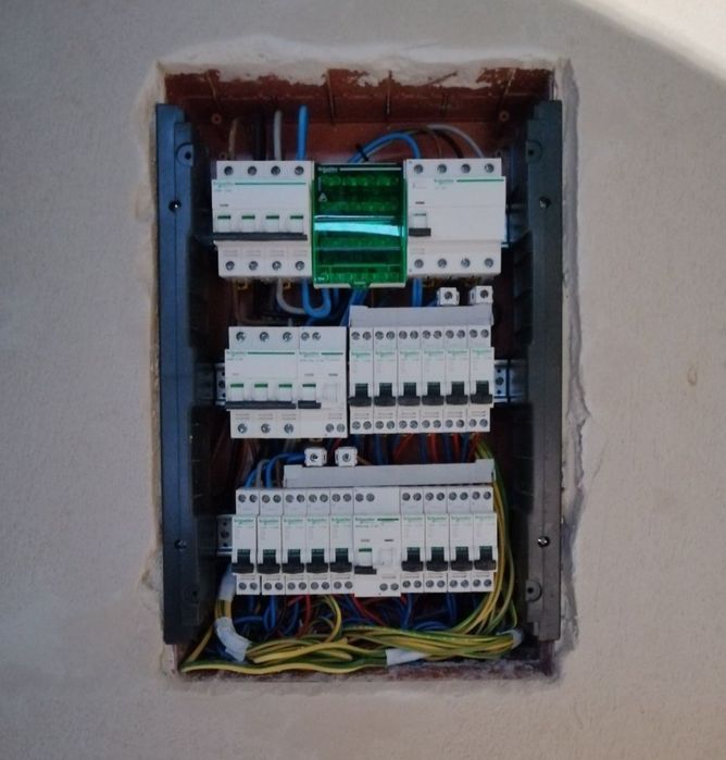 Execut instalații electrice