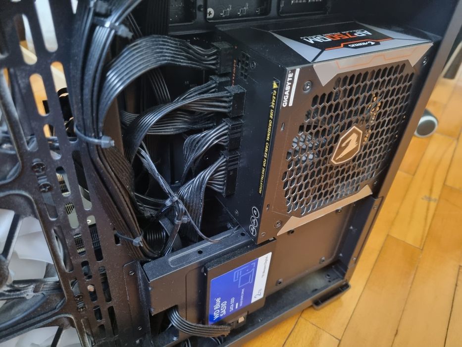 Sursa Modulara Gigabyte AORUS P750W Aproape noua.