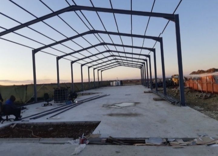 Vand Hala metalică 8x24x4 din profil IPE 140
6ferme 
12stalpi 
12cuzin