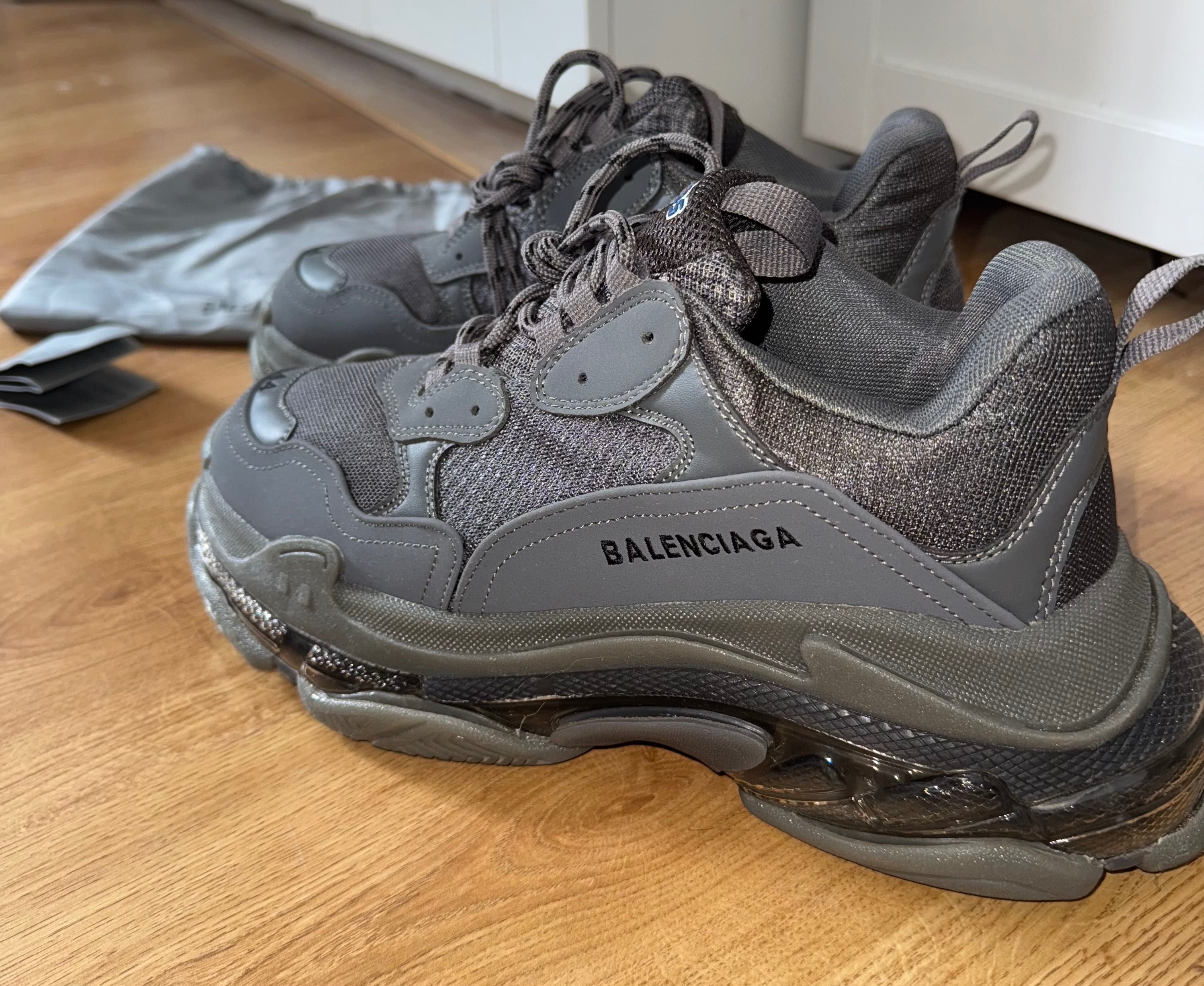 Balenciaga Triple S - Сиви