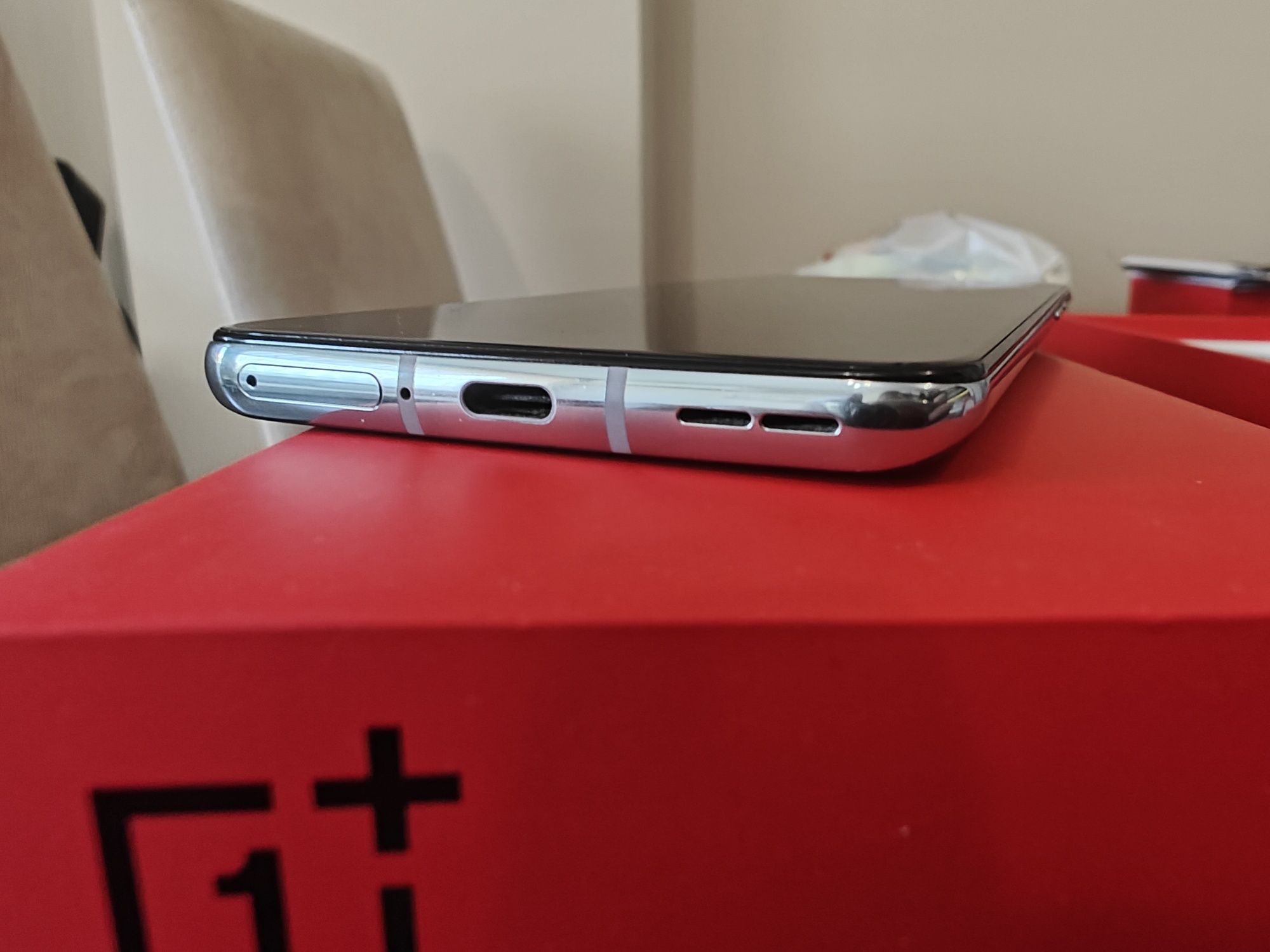 OnePlus 8t смартфон