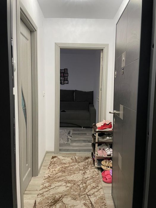Vând apartament în valea roșie