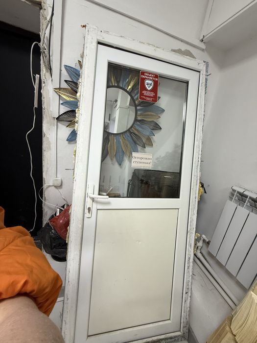 Продается пластиковая дверь