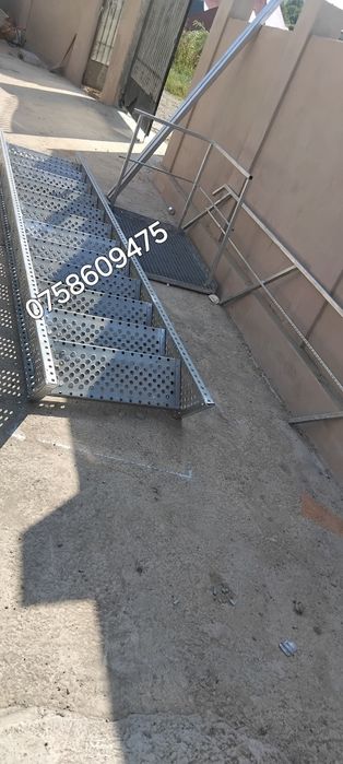 Scari zincate 75x27cm cu 13 trp