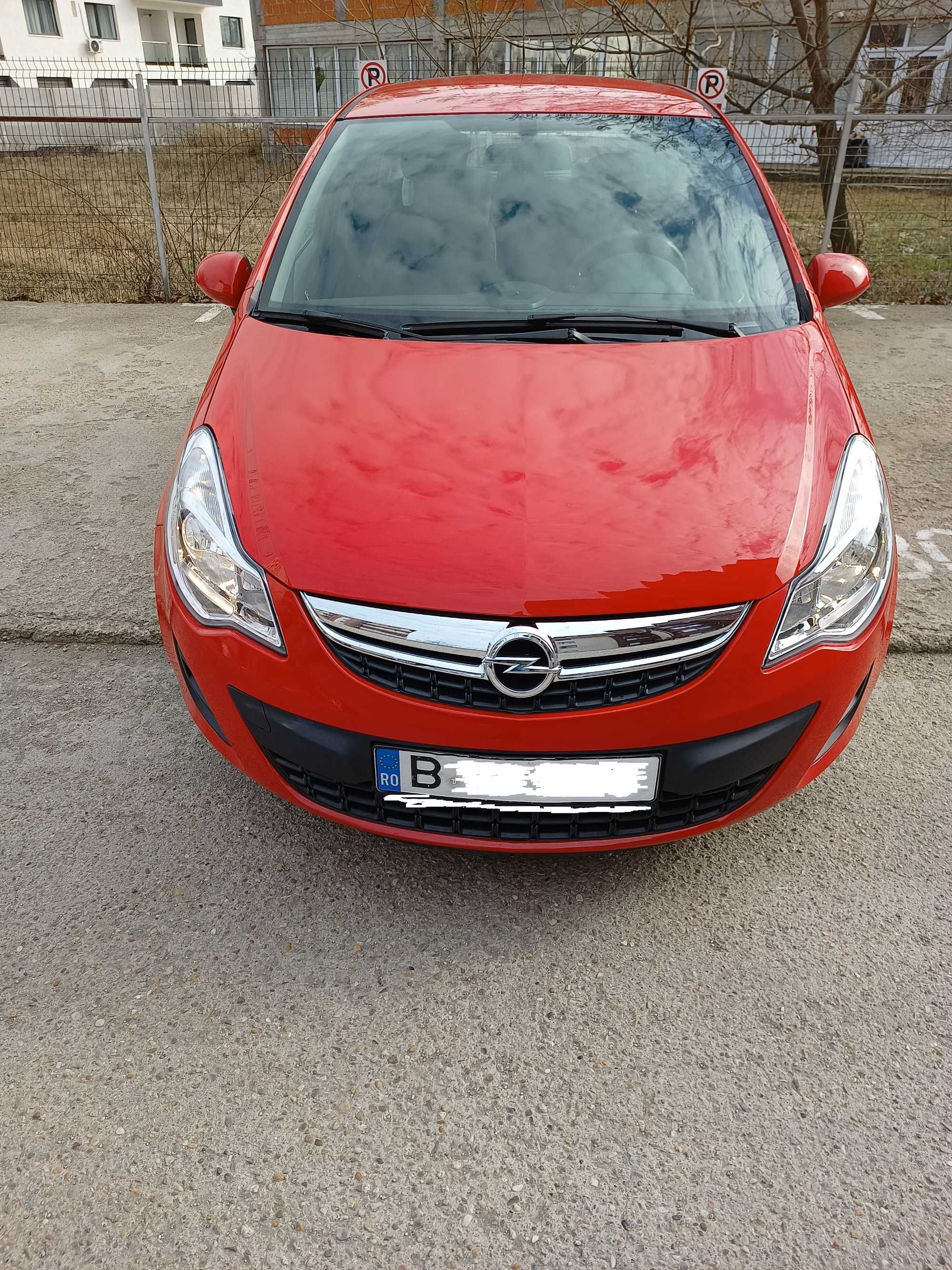 Opel Corsa rosu, unic propietar.