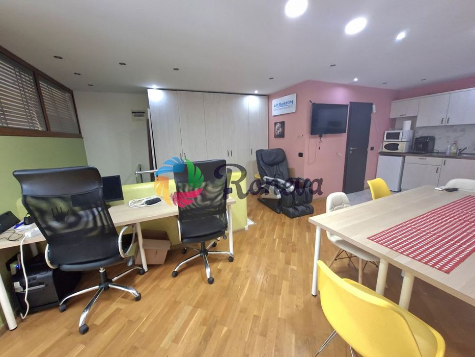 Дава се под наем Офис в Варна, Червен площад - 50 кв.м за 398.82 € - Снимка #1