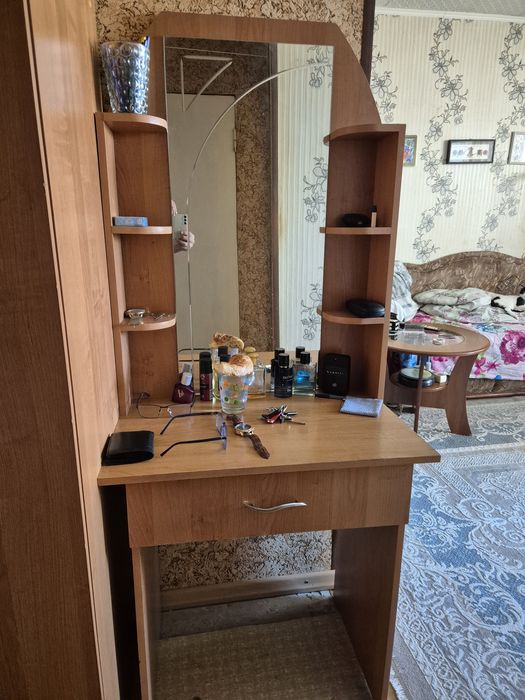 Продам Трюмо в отличном состоянии